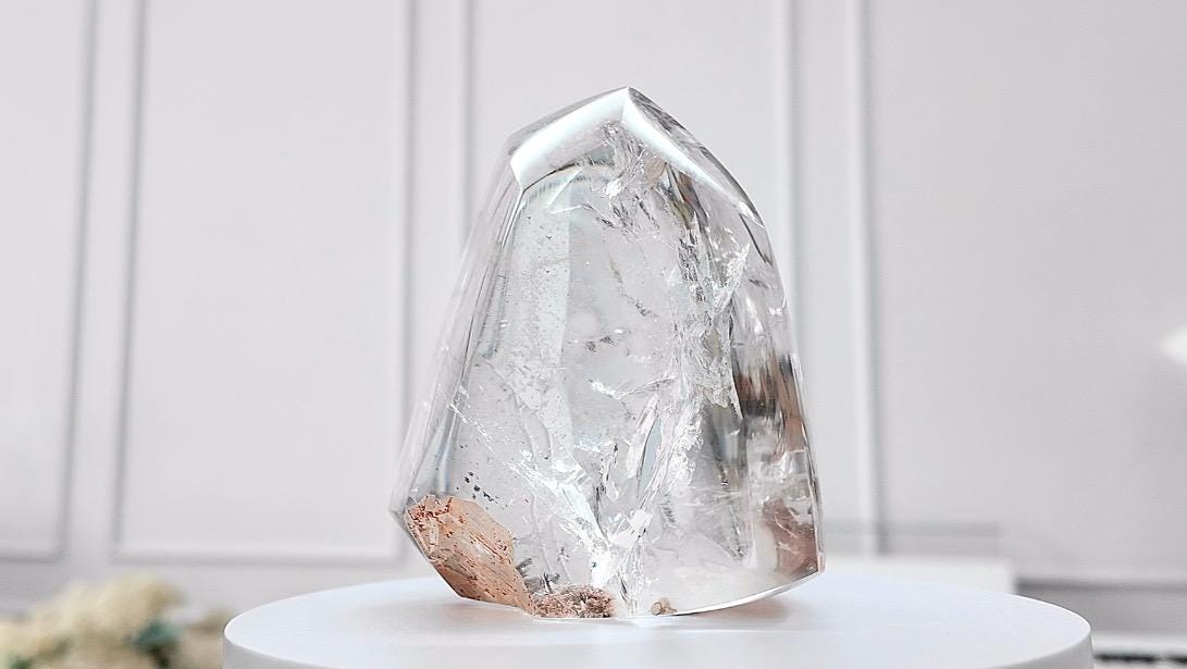 Brazilian Clear Quartz Crystal Point: Master Healer, Energy Amplifier (0.72kg)