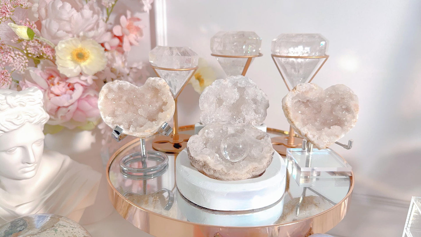 Clear Quartz diamond with stand